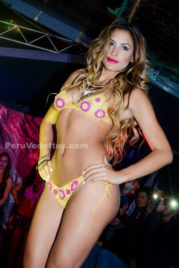 Millet Figueroa – Con bikini en discoteca